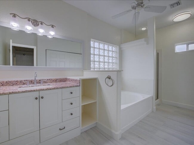 Building Photo - $500 OFF FIRST FULL MONTHS RENT!