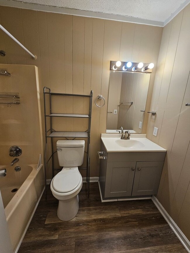 Building Photo - 3 BR near Publix!