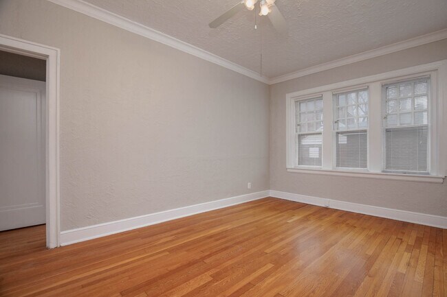 Building Photo - 7234 Amherst Ave