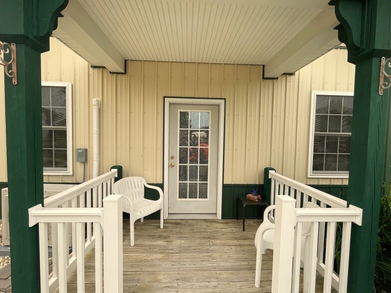 Covered front porch, 2 chairs, table, adjacent to driveway parking. - 31312 Rd 280B