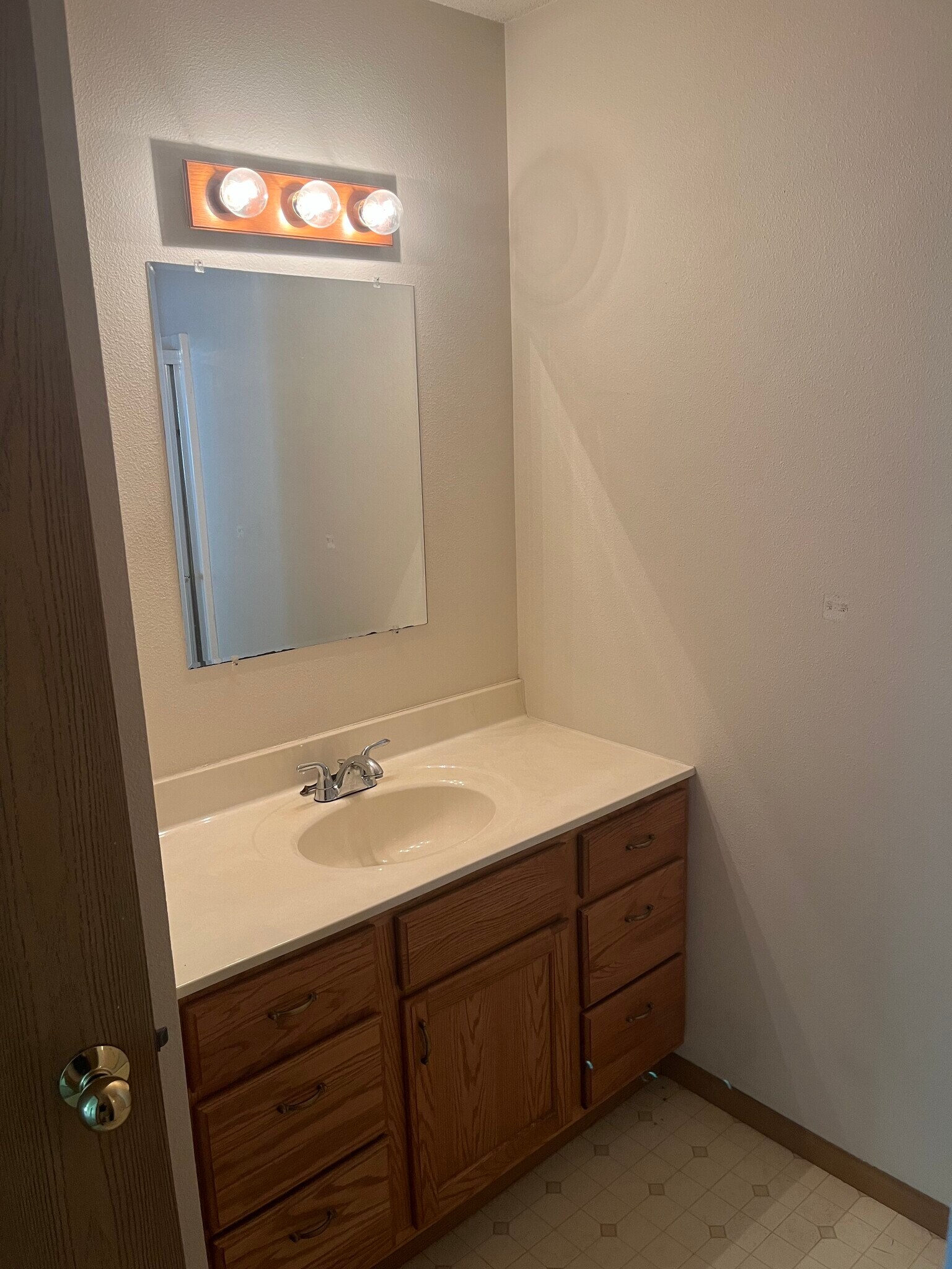 Building Photo - 106 W South St