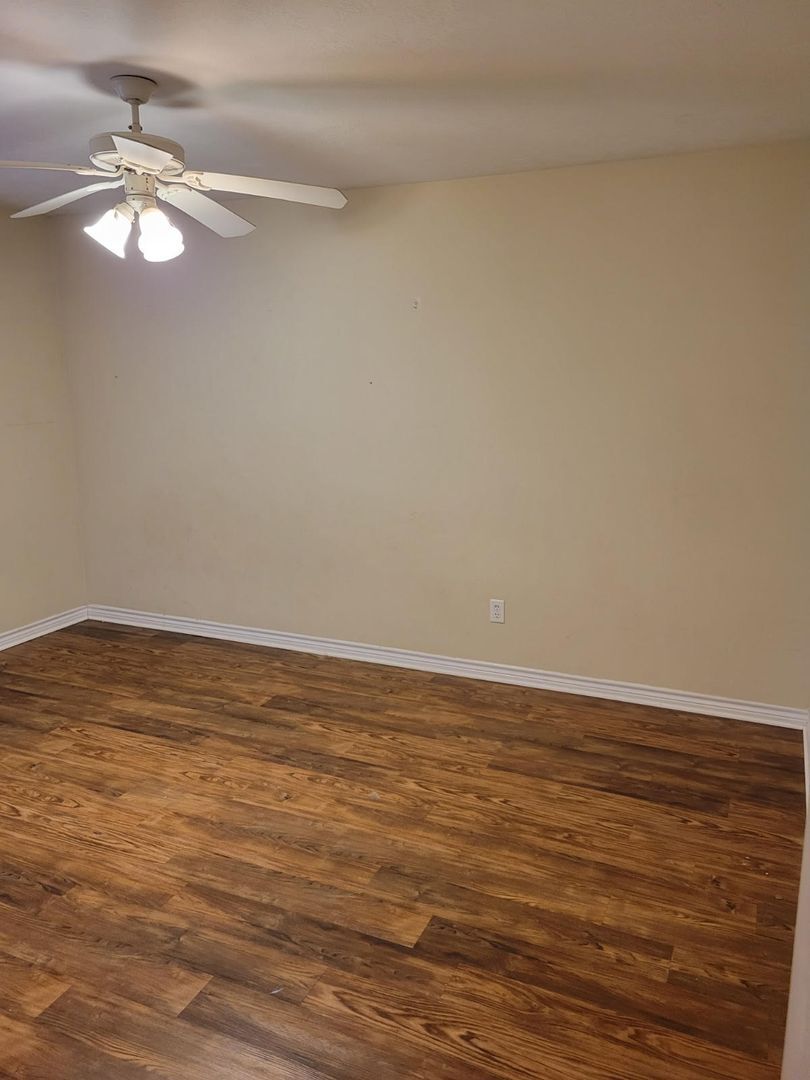 Building Photo - AUGUST 2026 PRE-LEASE!!  Adorable 4 Bedroom 2 Bathroom Home