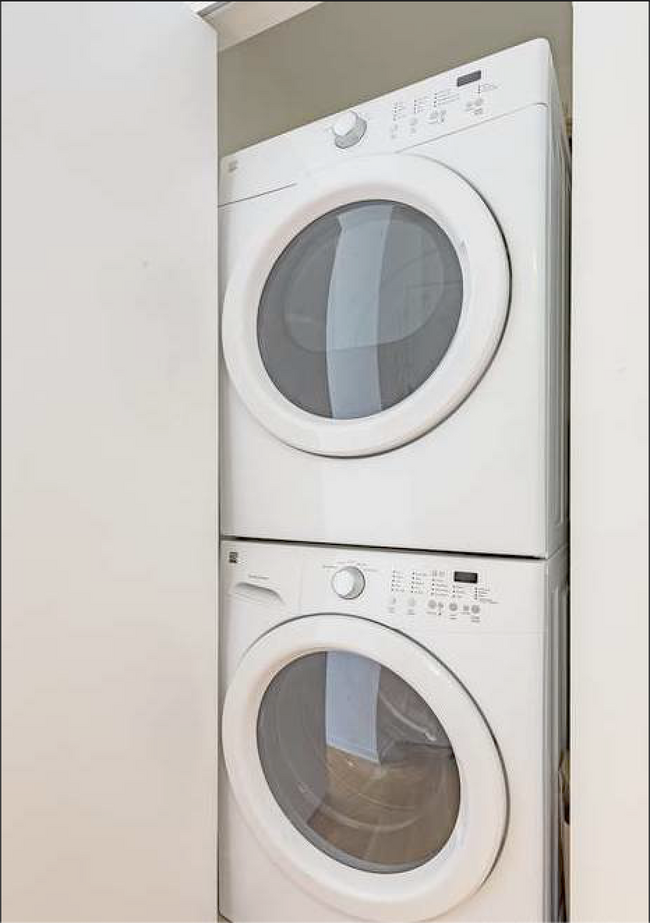 Full size front loading washer/dryer - 1521 N Sedgwick St