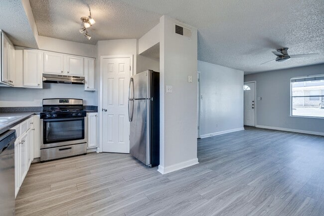 Building Photo - Broker Spoke - South Lamar - Affordable 2/...