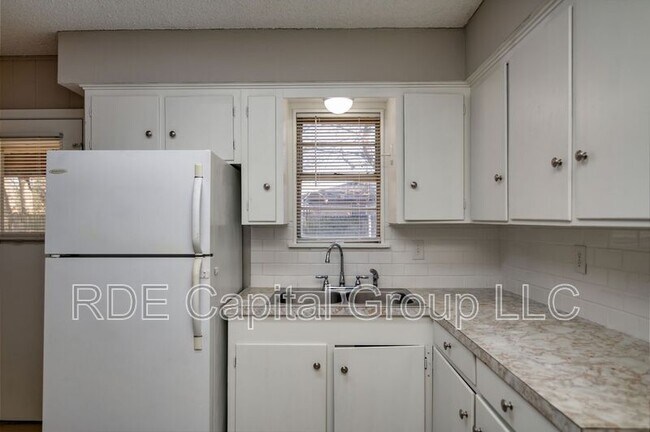 Building Photo - 502 Brown St