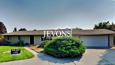 Building Photo - 3-bedroom single-family home near Randall ...