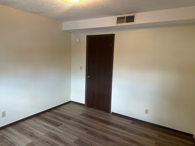 Building Photo - 1808 W Faidley Ave