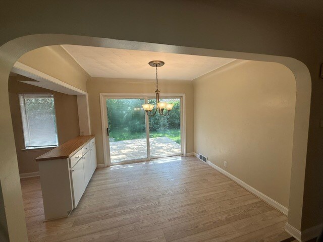 Dining - 902 Coolidge Ave