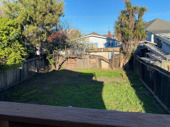 Building Photo - 1711 Bridge Ave