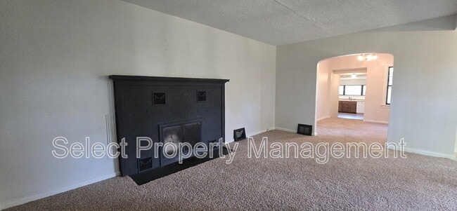 Building Photo - 7506 W Jefferson Blvd