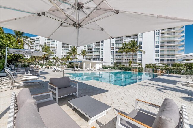Building Photo - 613 Ocean Dr