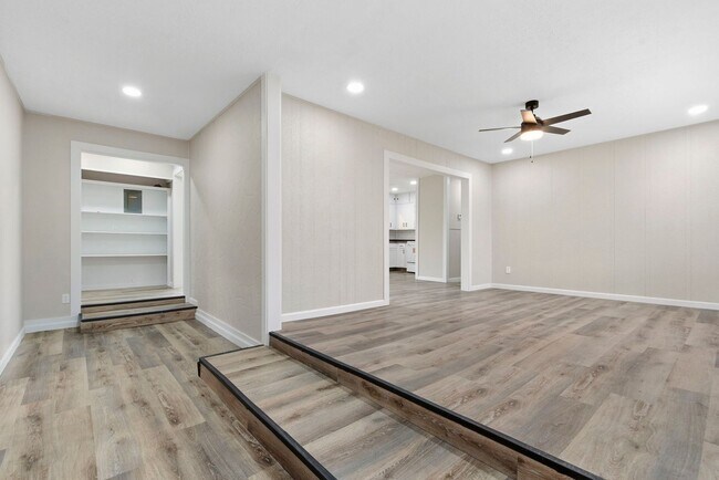 Building Photo - 4 Bedroom home 2 bath Available NOW!