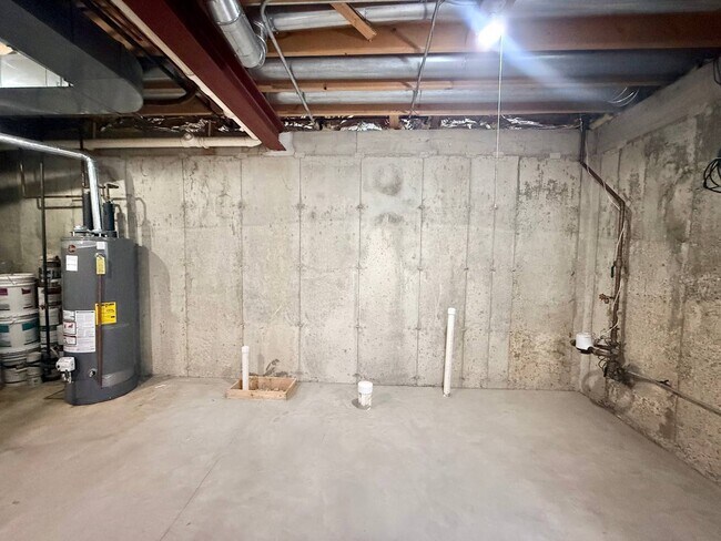 Building Photo - 930 Case Ave