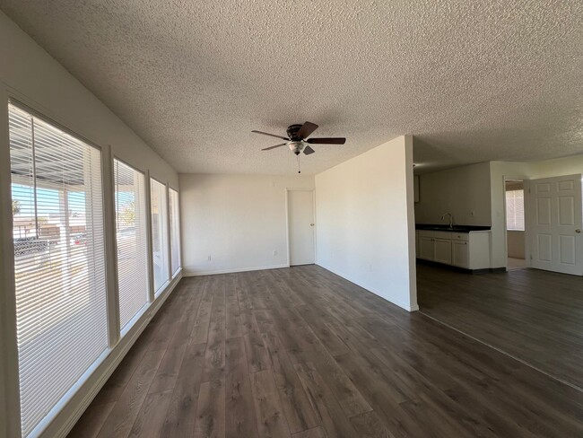 Building Photo - 3 Bedroom 1 bathroom House located near a Schools, Community Park and Public Swimming Pool.