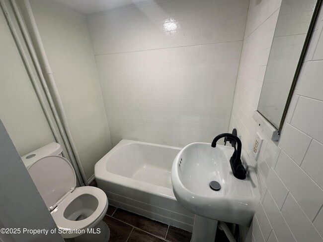 Building Photo - 1262 S 6th Ave