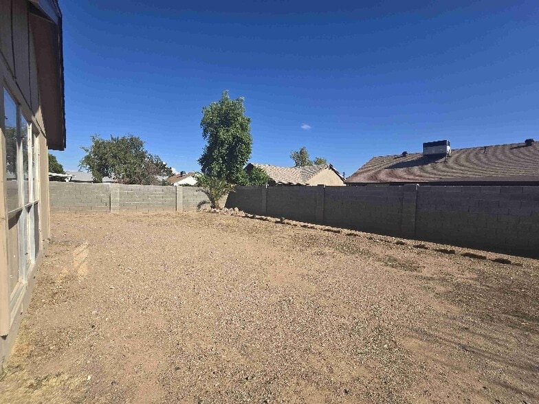 Building Photo - 7121 W Sierra Vista Dr