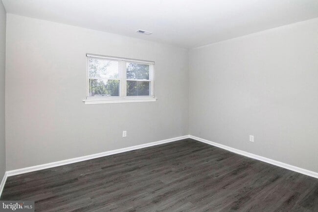 Building Photo - 106 Haines Ave