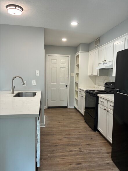 Building Photo - 3829 Northview Dr