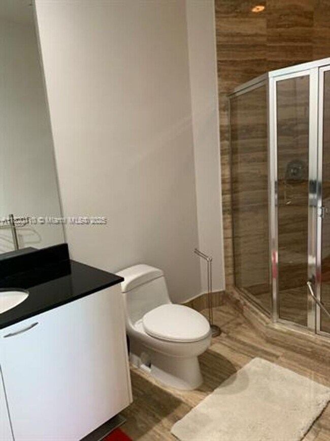 Building Photo - 16001 Collins Ave