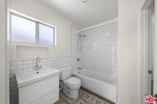 Building Photo - 951 N Hoover St