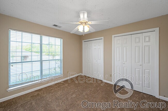 Building Photo - 6749 Lakes Edge Ln