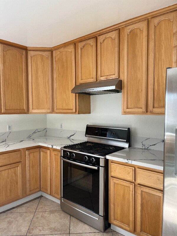 Building Photo - 6718 Simpson Ave