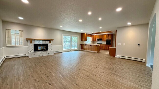 Building Photo - Stylish 3-Bedroom Remodel with Two Fireplaces and Mountain Views