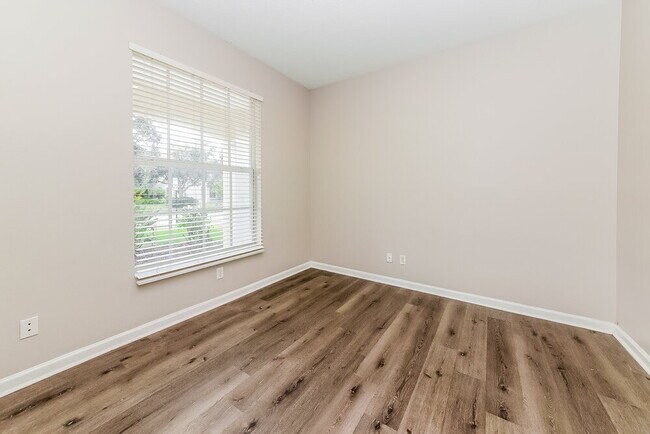 Building Photo - 5810 100th Ave E