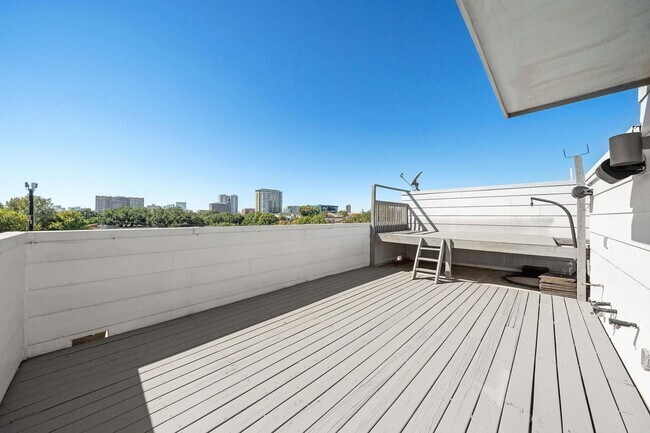 Building Photo - 4706 Crawford St