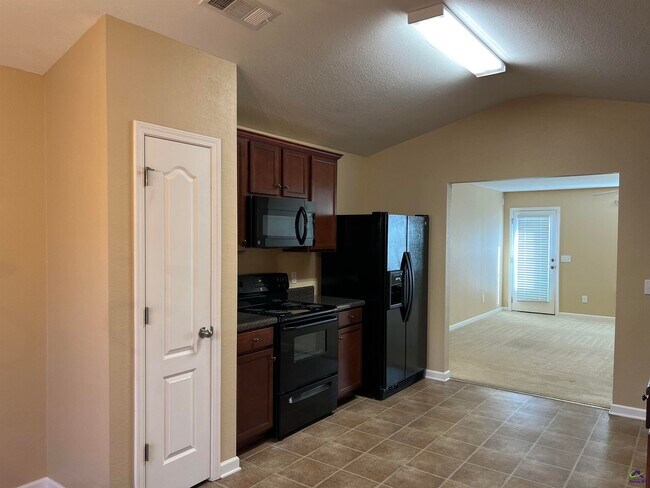 Building Photo - 120 Magnum Way