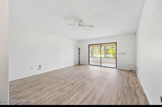 Building Photo - 707 Parkside Pl