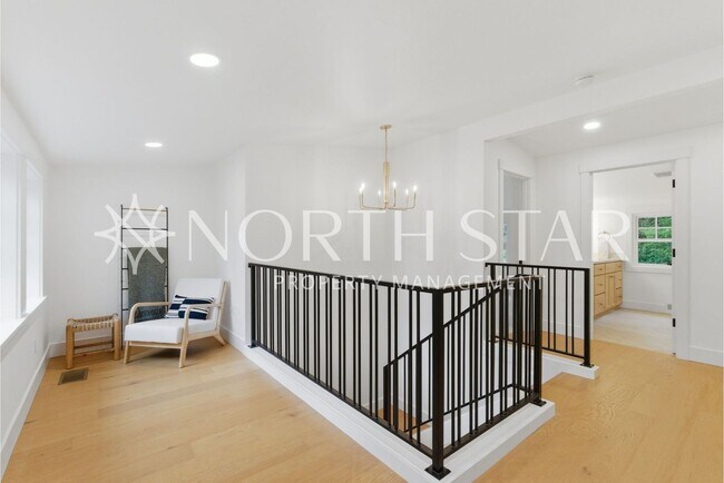 Building Photo - 592 9th St