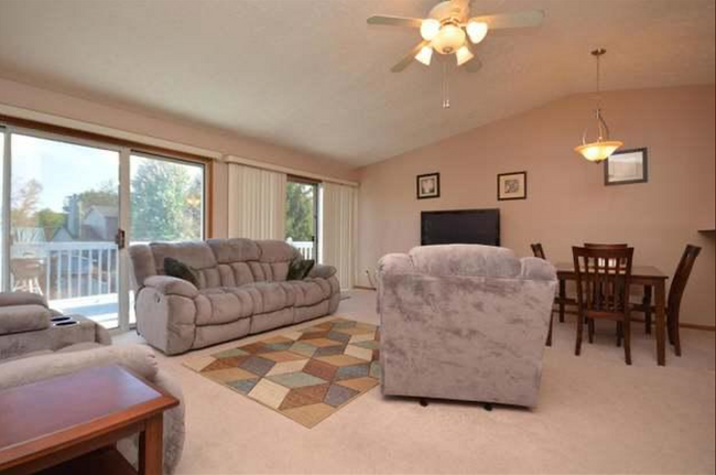 upstairs living room - 5215 Bonner Dr