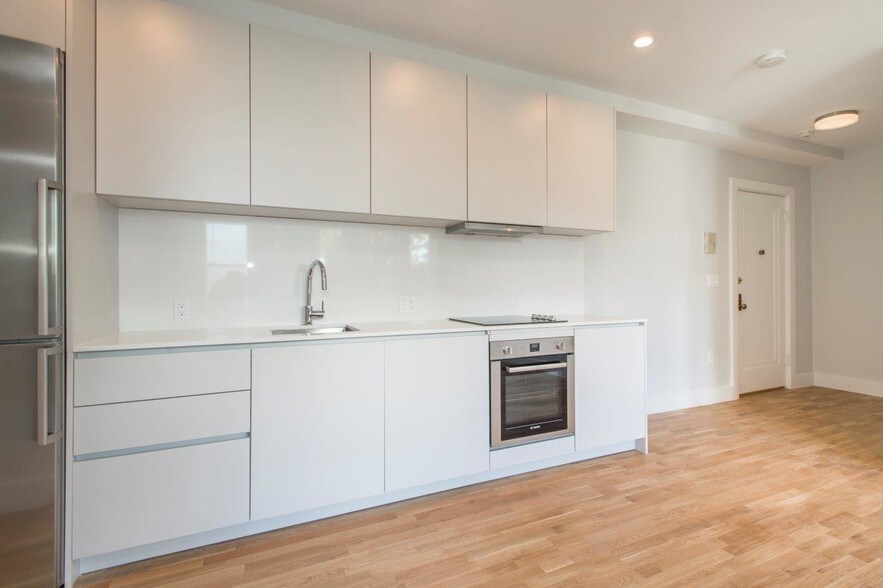 Primary Photo - 138 Highland Ave