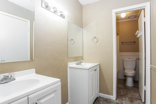 Building Photo - 7406 San Simeon Dr