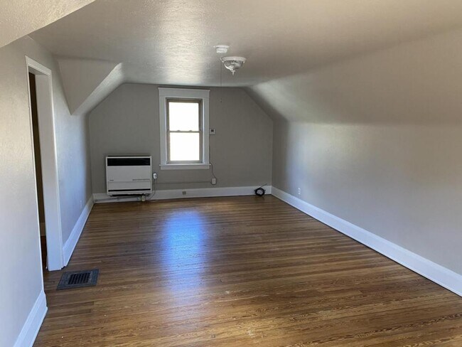 Building Photo - 1686 Coventry Road #Third Floor