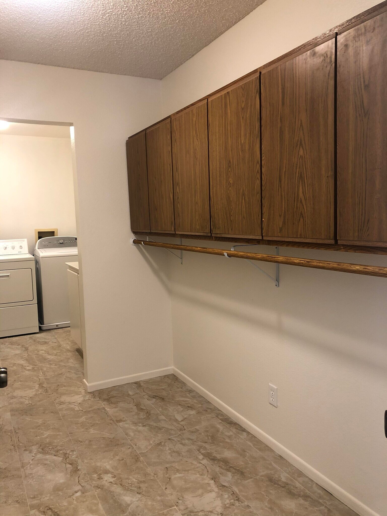 Building Photo - 147 Coventry Dr