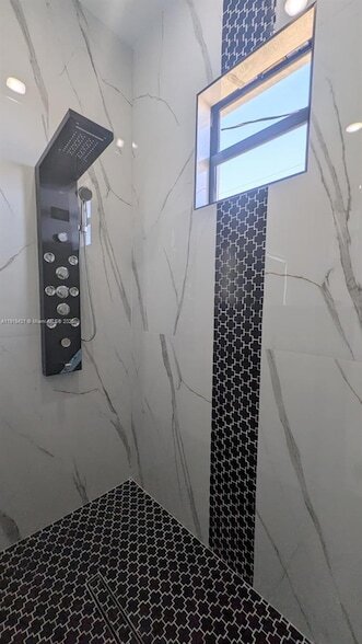 Building Photo - 3302 E 18th St