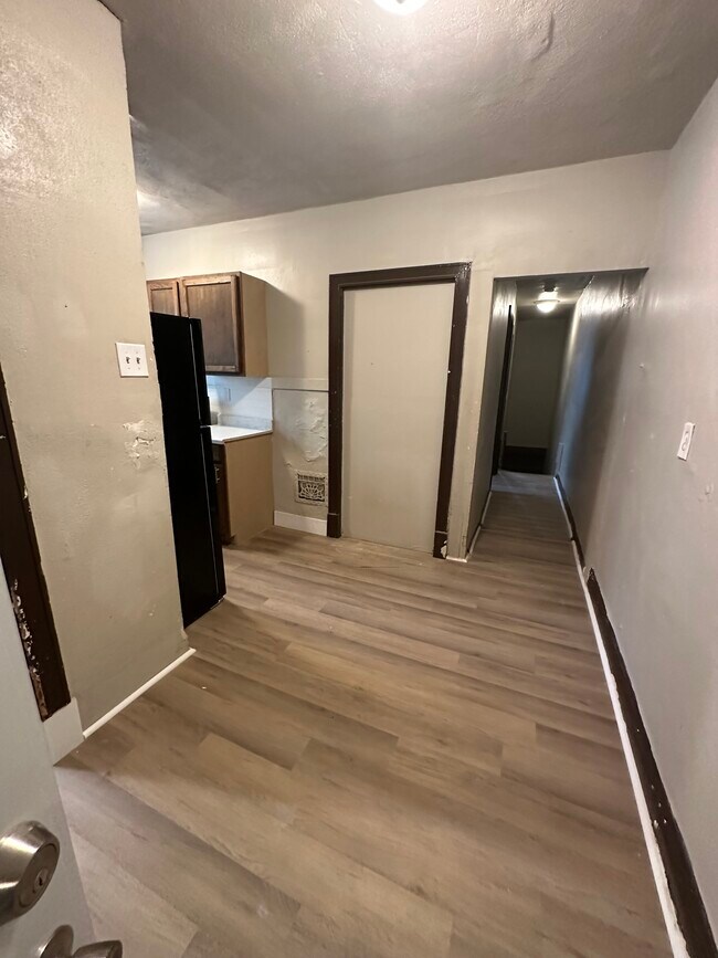 Building Photo - 5848 Kennerly Ave