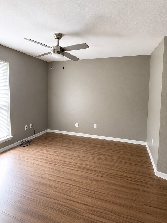 Building Photo - 9090 S Braeswood Blvd