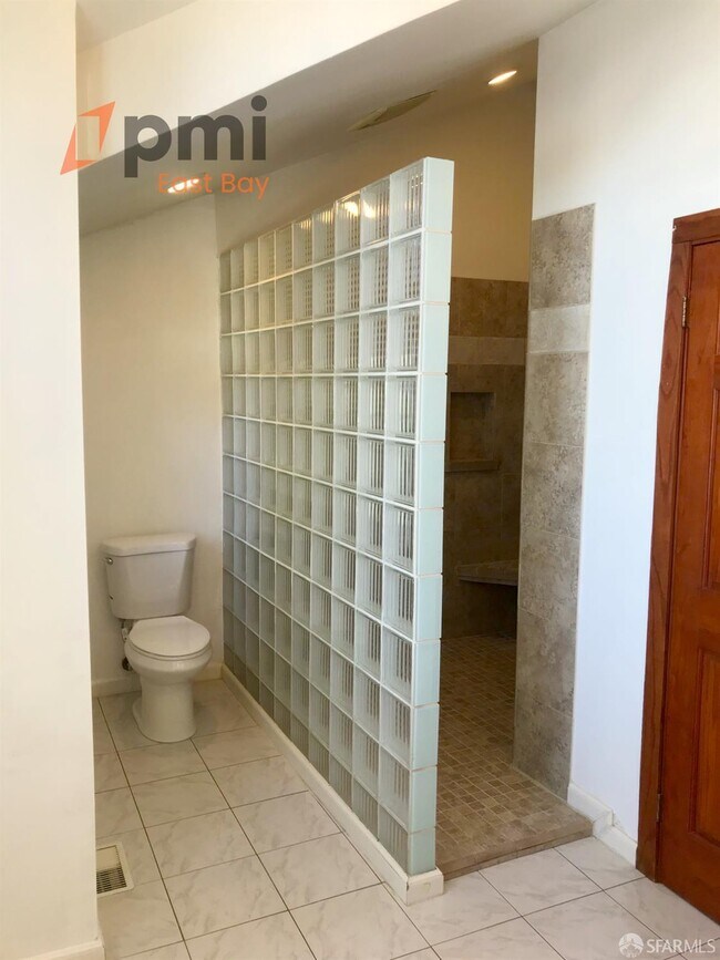 Building Photo - 539 Palms Dr