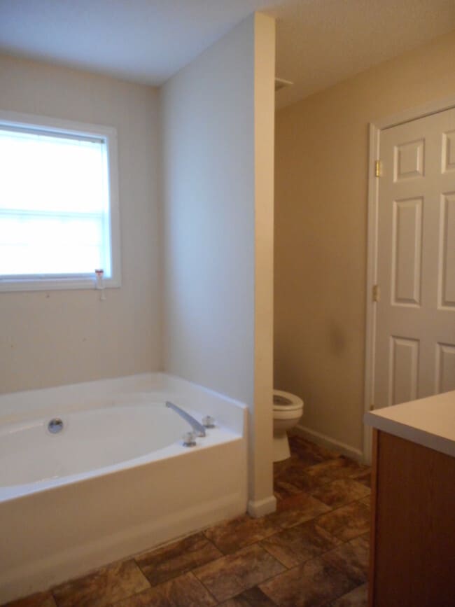 Building Photo - Sweet 4 Bed x 2 Bth (SORRY! NO SECTION 8)