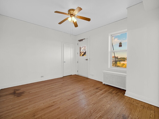 Building Photo - 5000 S Cornell Ave