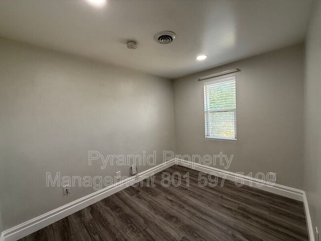 Building Photo - 3180 S 400 E