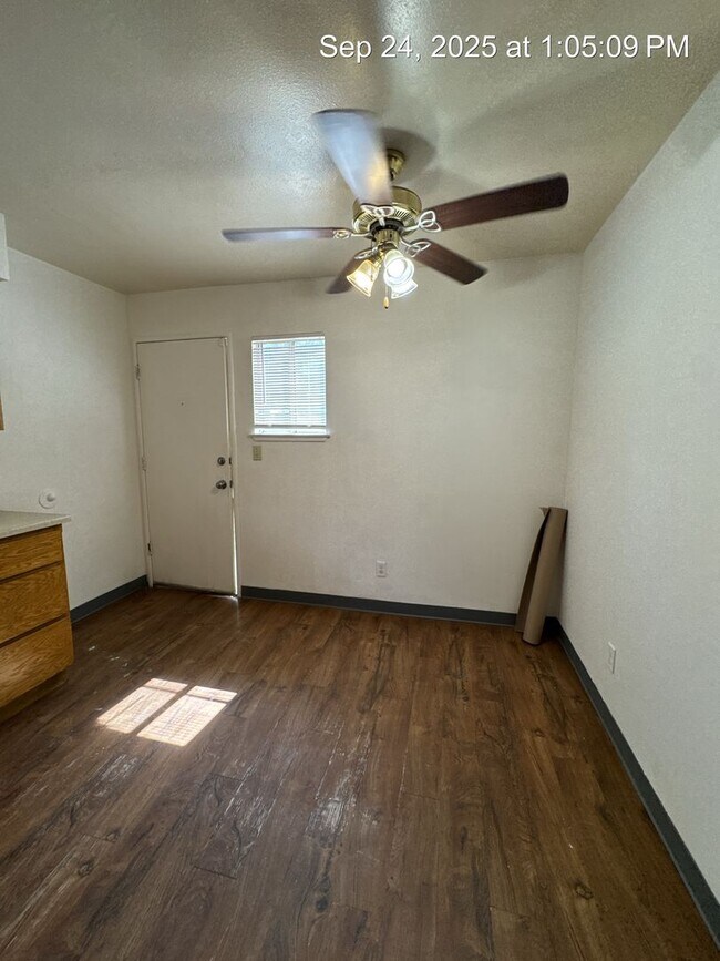 Building Photo - 2156