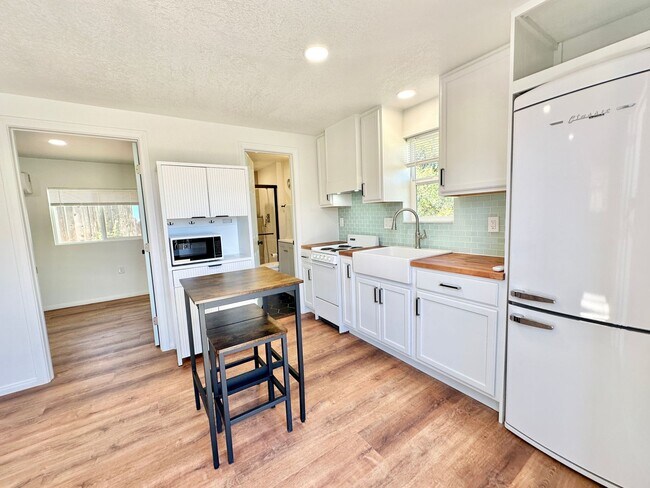 Building Photo - Lovely, Newly Renovated, & Fully-Detached Guest Home Unit on Gated and Private Country Property o...