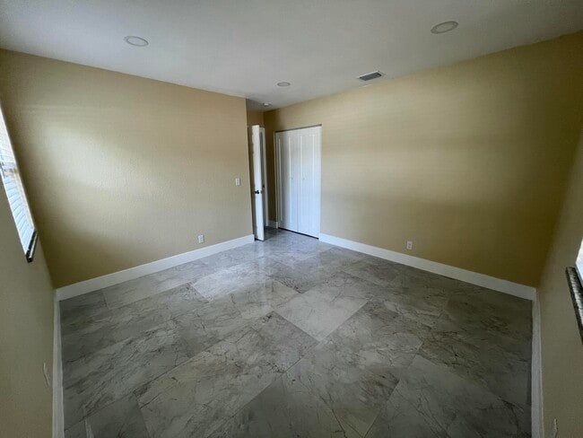 Building Photo - 11886 Orange Grove Blvd