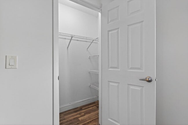 Building Photo - 8536 Casa Del Lago