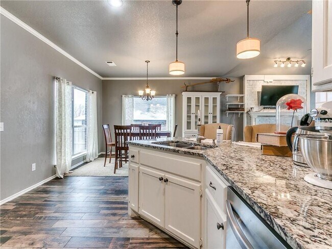 Building Photo - Gorgeous Home Located In Choctaw!!!