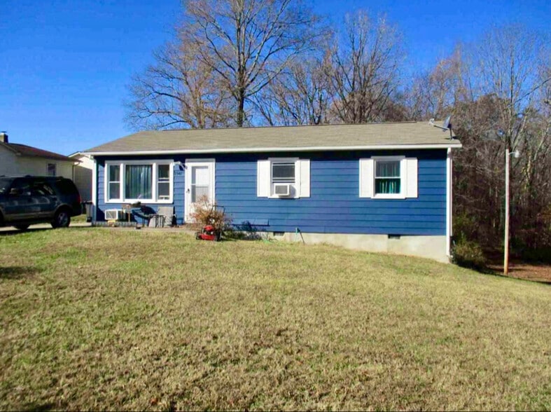 Primary Photo - 2141 Robin Hood Ct